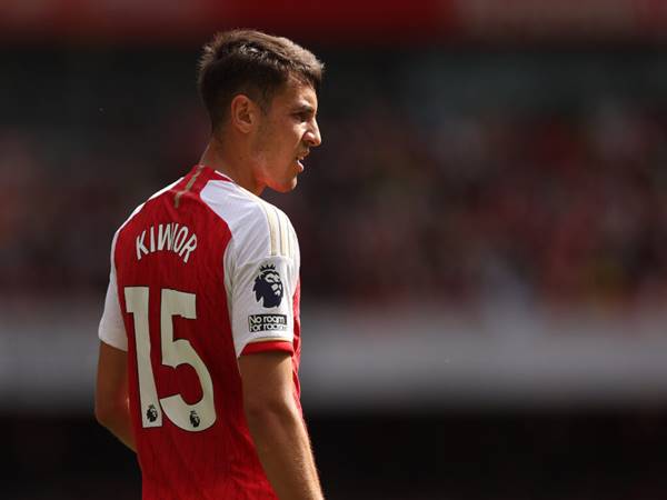 Tin Arsenal 25/1: Pháo thủ sẵn sàng bán cầu thủ Jakub Kiwior