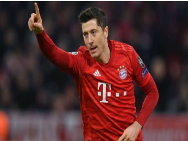 Robert Lewandowski có mặt trong hàng tiền đạo của Bayern 